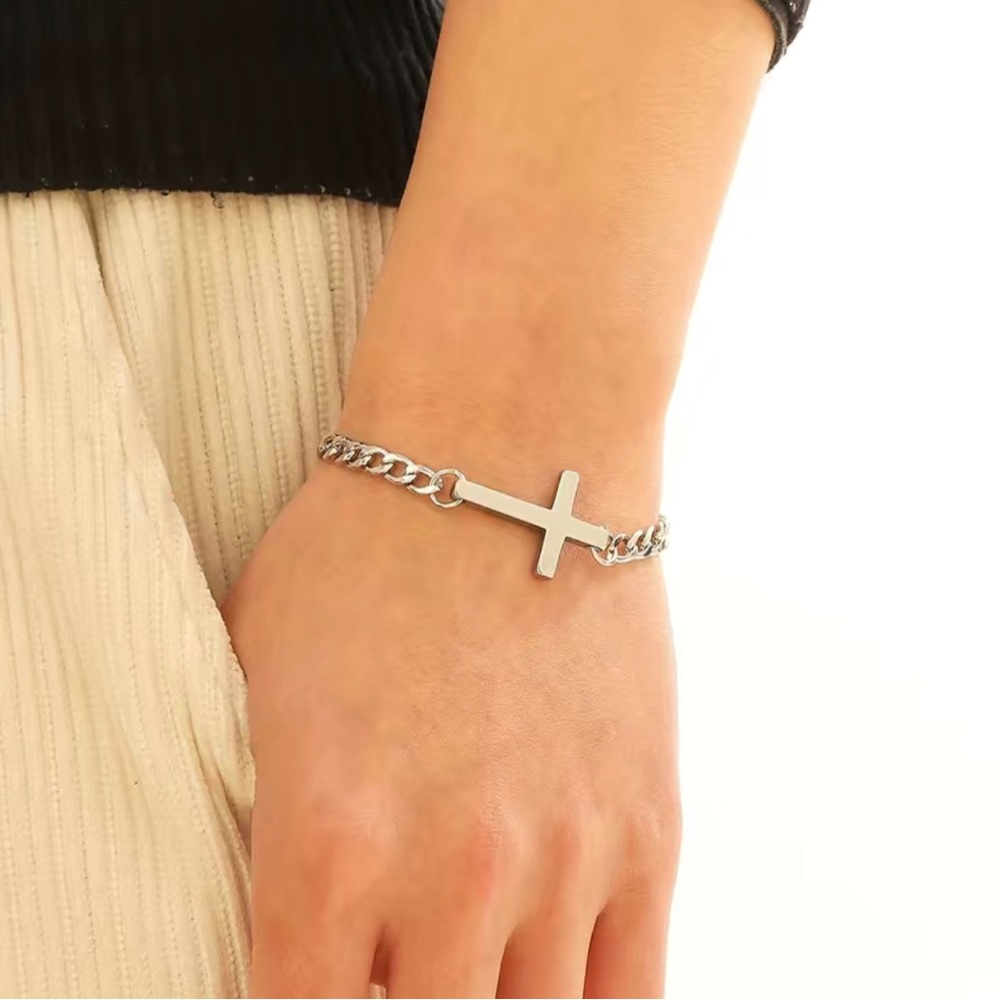 NWT Men’s Stainless Steel Sideways Cross Cuban Link Chain Bracelet